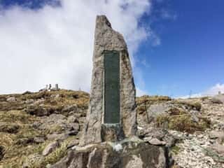 月山登山道 石碑