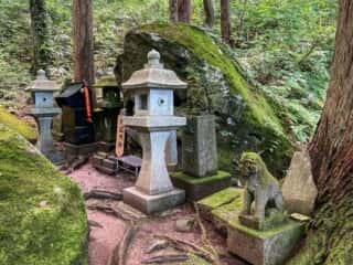 石神神社の磐座　青森