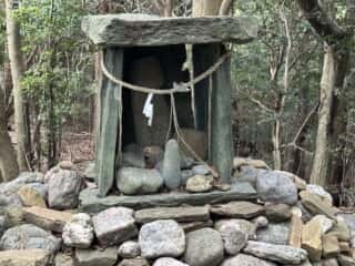八倉比賣神社磐座