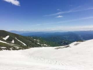 雪に覆われた月山登山道