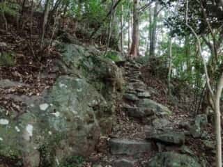 瀧尻王子宮　胎内くぐり