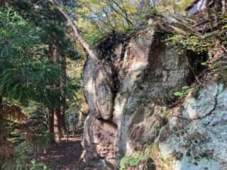 七高山奥院の巨石群
