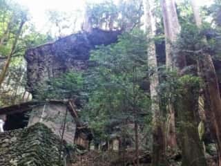 石尾神社　巨石