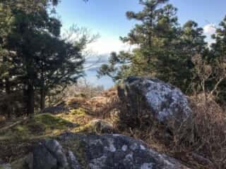 大海祗神社　頂上の巨石