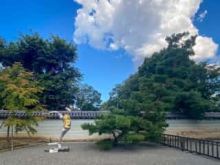 仁和寺　参道のオブジェ