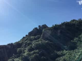 頂上周辺の岩石