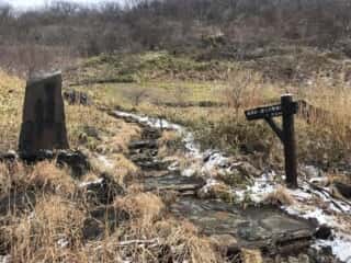 殺生石から展望台へ行く山道