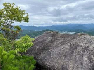 一年峰頂上の地獄岩からの景色