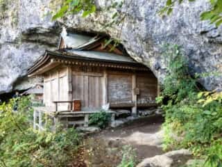 三徳山　納経堂