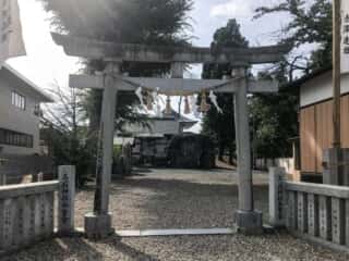 三ツ石神社　鳥居