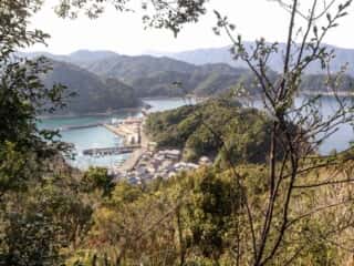 竹ヶ島から海を眺める