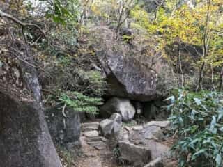 筑波山 母の体内くぐり