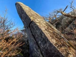 五葉山　山頂近くの巨石