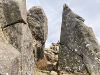姫神山 山頂の巨石群