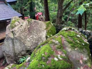 大石神社　御神体の巨石