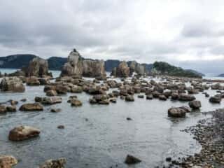 橋杭岩