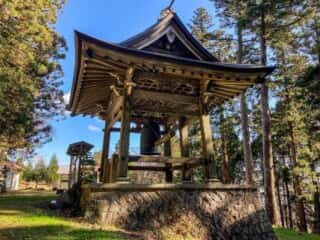 室根山　室根神社境内と鐘