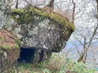 石上登山道 巨石群