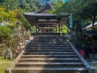石座神社 参道の階段