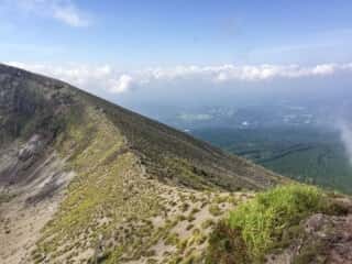 高千穂峯登山道 馬の背