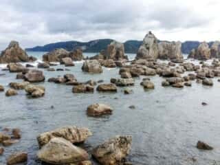 橋杭岩