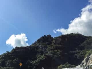 頂上周辺の岩石