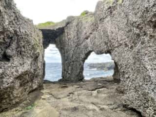 徳之島 犬の門蓋 (めがね岩＋奇石)
