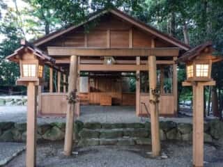 櫲樟尾神社　拝殿　(家田田上宮比定地)