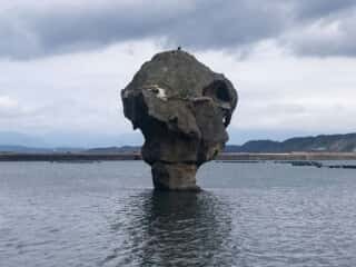 瓶子岩　江差の厳島神社