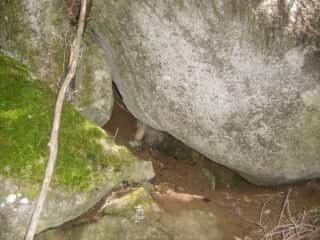 守屋山腹の巨石