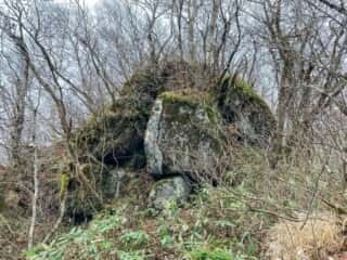 石上登山道 巨石群