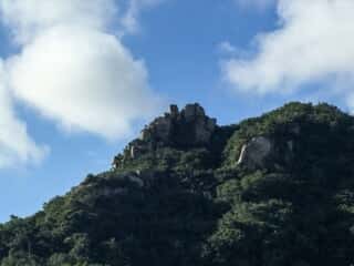 頂上周辺の岩石