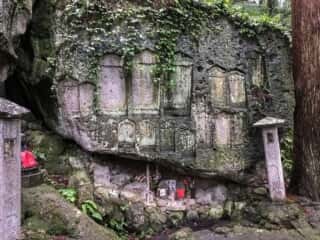 宝珠山立石寺の巨石