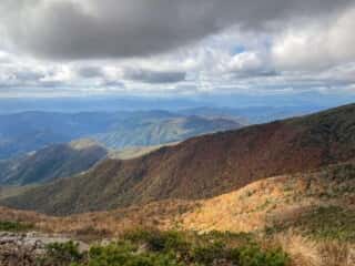 中岳登山道からの景色