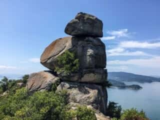 小瀬の重岩 (小瀬石鎚神社)