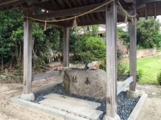 六所神社　手水舎