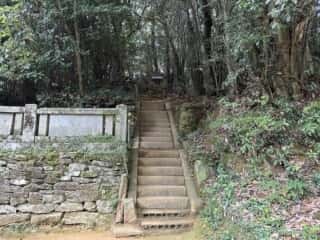 八倉比賣神社磐座
