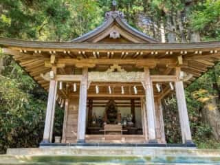 真山神社薬師堂