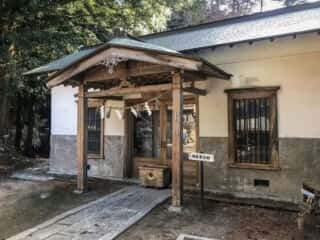 黄金山神社　神興奉安殿