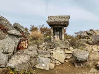 姫神山 山頂の祠