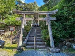 石座神社 参道