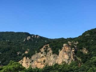 頂上周辺の岩石