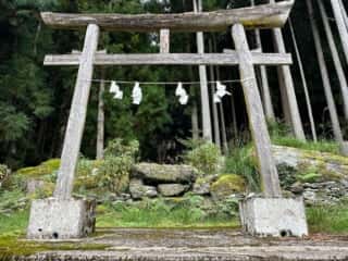 粟島大明神