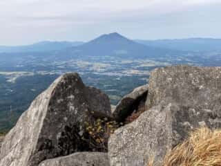 姫神山から岩手山を望む