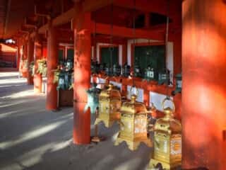 春日大社回廊沿いの灯篭