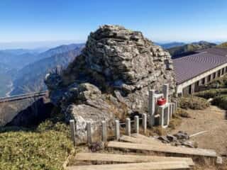宝蔵石（剣山本宮宝蔵石神社）