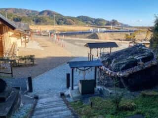 釣石神社　上段からのビュー