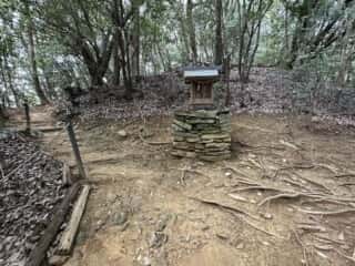八倉比賣神社磐座