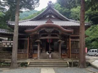 三方石観世音の拝殿