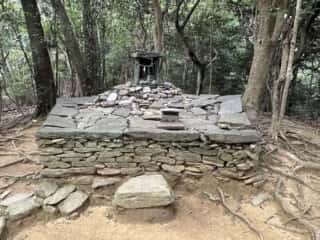 八倉比賣神社磐座